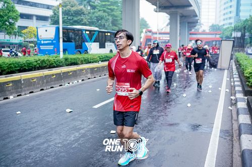 Race photo from ONE RUN 10 K