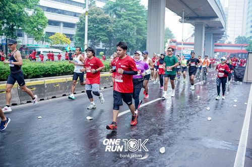 Race photo from ONE RUN 10 K
