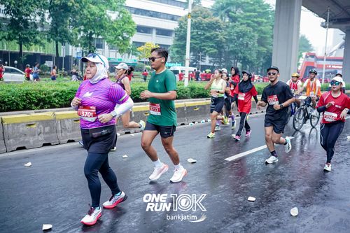 Race photo from ONE RUN 10 K