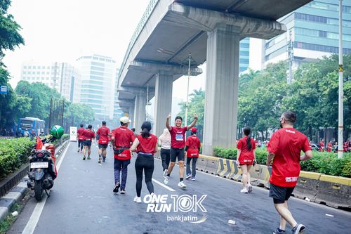 Race photo from ONE RUN 10 K