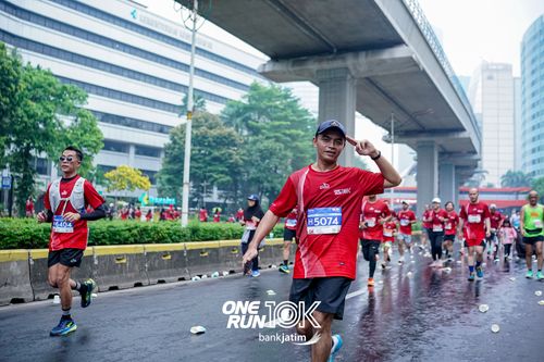 Race photo from ONE RUN 10 K