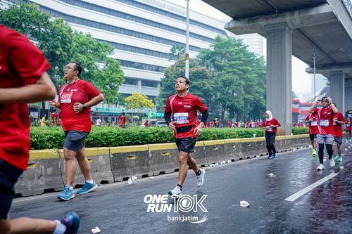 Race photo from ONE RUN 10 K