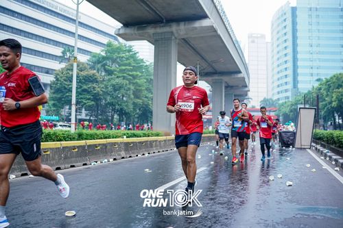 Race photo from ONE RUN 10 K