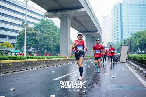 Race photo from ONE RUN 10 K