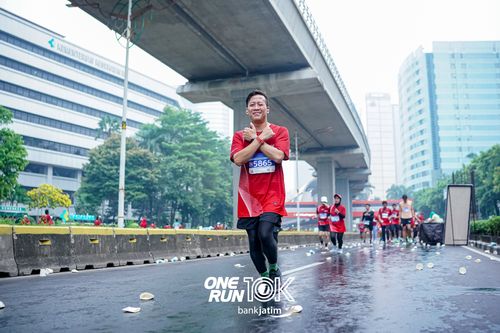 Race photo from ONE RUN 10 K