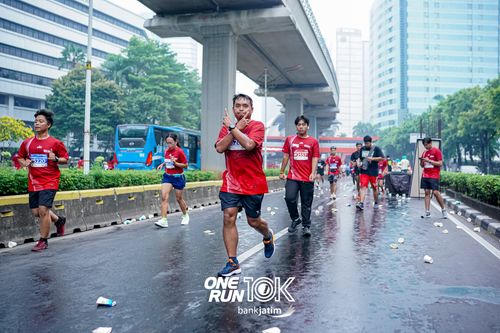 Race photo from ONE RUN 10 K