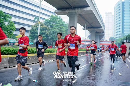 Race photo from ONE RUN 10 K