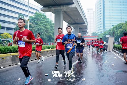 Race photo from ONE RUN 10 K
