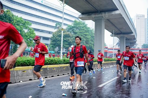 Race photo from ONE RUN 10 K