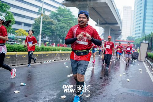 Race photo from ONE RUN 10 K