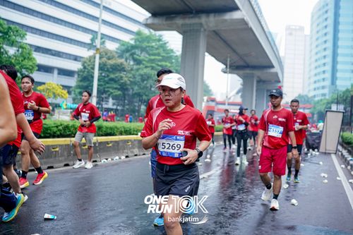 Race photo from ONE RUN 10 K
