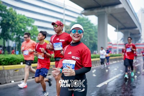 Race photo from ONE RUN 10 K