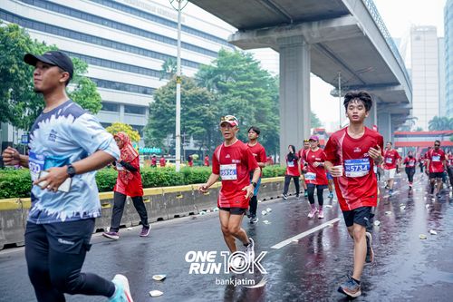 Race photo from ONE RUN 10 K