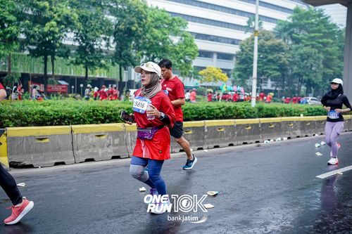 Race photo from ONE RUN 10 K
