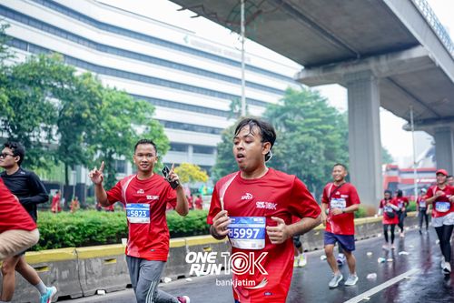 Race photo from ONE RUN 10 K