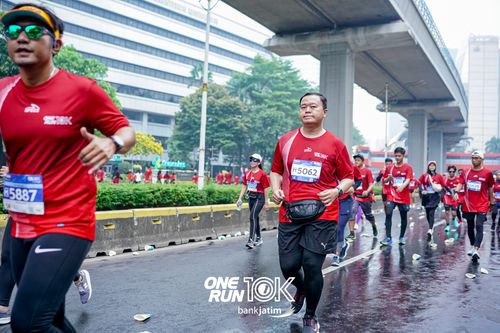 Race photo from ONE RUN 10 K