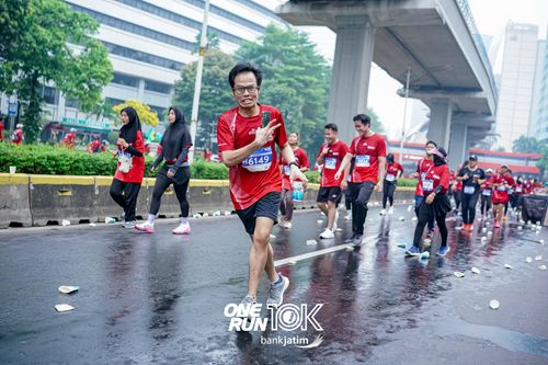 Race photo from ONE RUN 10 K