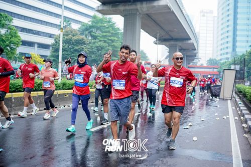 Race photo from ONE RUN 10 K