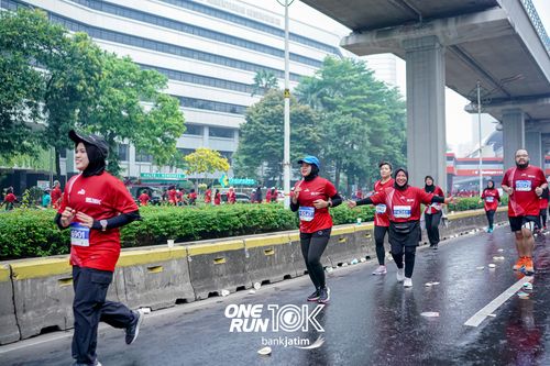 Race photo from ONE RUN 10 K