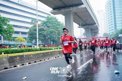 Race photo from ONE RUN 10 K