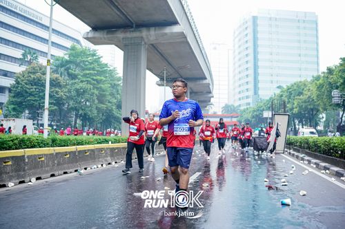 Race photo from ONE RUN 10 K