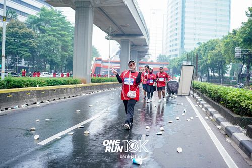 Race photo from ONE RUN 10 K