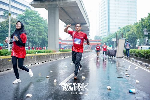 Race photo from ONE RUN 10 K