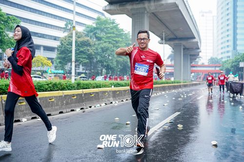 Race photo from ONE RUN 10 K