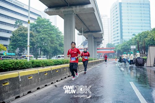Race photo from ONE RUN 10 K