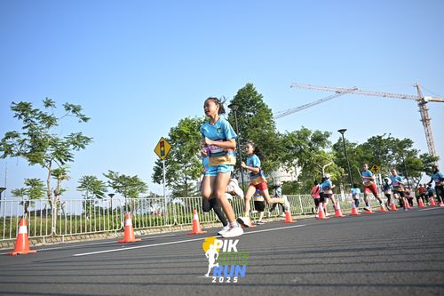 Race photo from PIK NITE RUN 2025