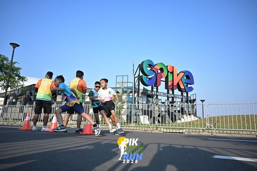 Race photo from PIK NITE RUN 2025