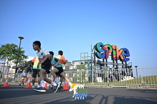 Race photo from PIK NITE RUN 2025