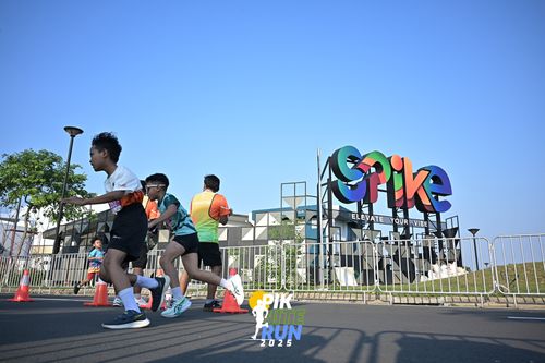 Race photo from PIK NITE RUN 2025