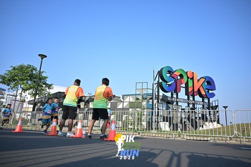 Race photo from PIK NITE RUN 2025