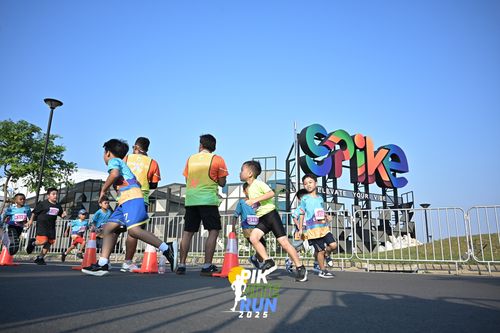 Race photo from PIK NITE RUN 2025