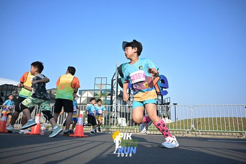Race photo from PIK NITE RUN 2025