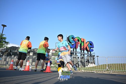 Race photo from PIK NITE RUN 2025