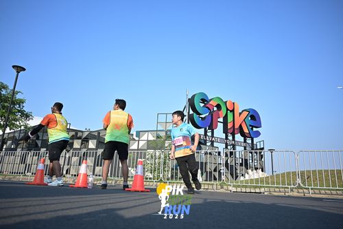 Race photo from PIK NITE RUN 2025