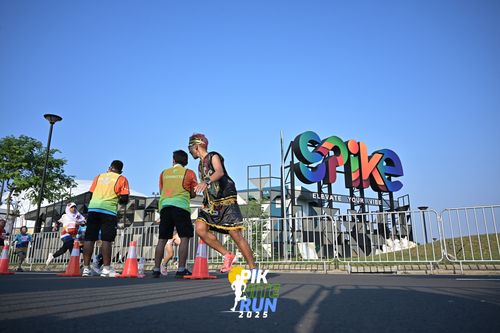 Race photo from PIK NITE RUN 2025