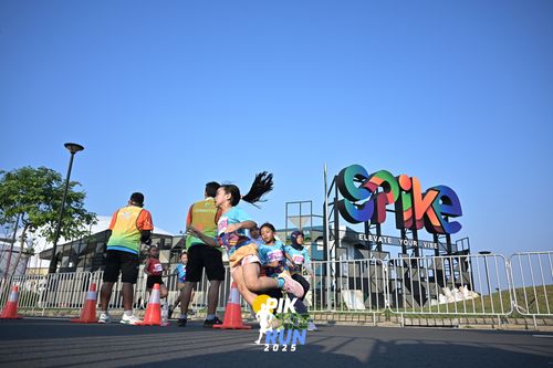 Race photo from PIK NITE RUN 2025