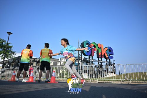 Race photo from PIK NITE RUN 2025