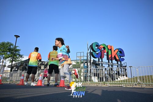 Race photo from PIK NITE RUN 2025