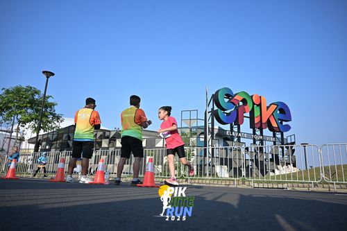 Race photo from PIK NITE RUN 2025