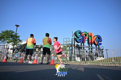 Race photo from PIK NITE RUN 2025