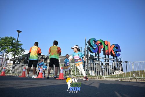 Race photo from PIK NITE RUN 2025
