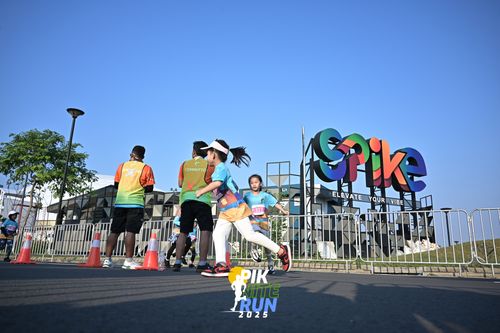 Race photo from PIK NITE RUN 2025
