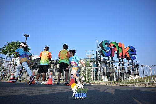 Race photo from PIK NITE RUN 2025