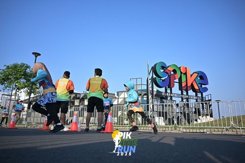Race photo from PIK NITE RUN 2025