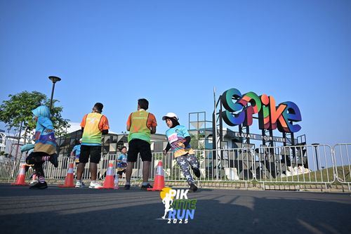 Race photo from PIK NITE RUN 2025