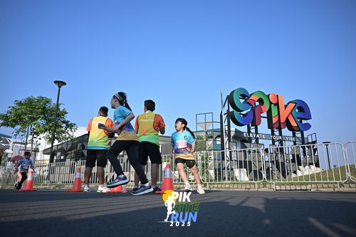Race photo from PIK NITE RUN 2025